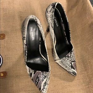 Ladies shoes